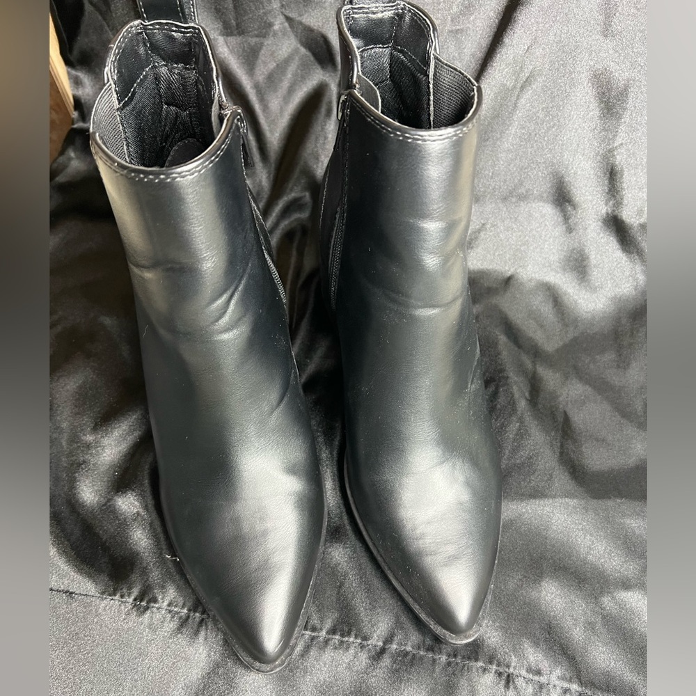 Women’s Soda boots size 8